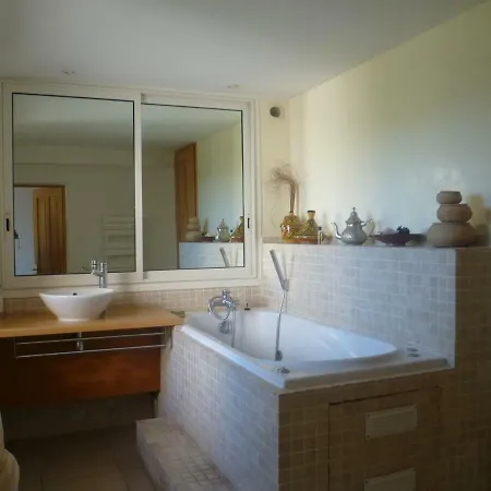 Du Bau Rouge Villa *